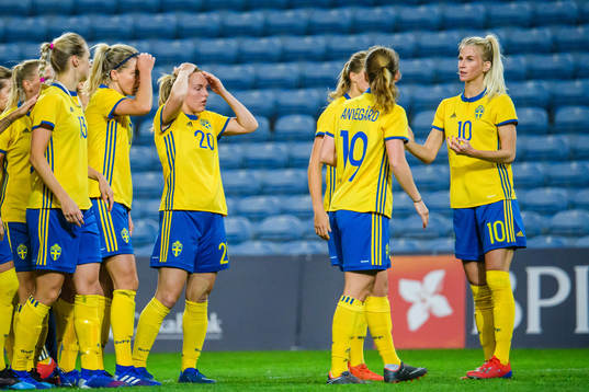 Players of Sweden looks dejected