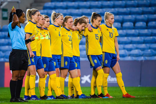 Players of Sweden looks dejected