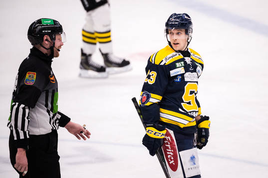 Södertäljes Emil Bejmo  regerar på ett domslut