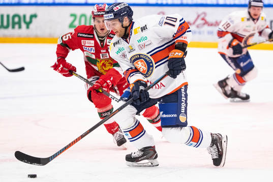 Växjös Kris Versteeg och Moras Michael Haga