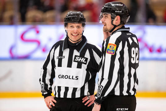 Linjedomare Andreas Lunden och David Laksola
