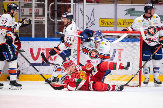 Moras Robin Johansson och Växjös målvakt Viktor Andrén