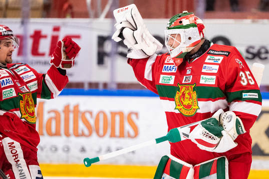 Moras målvakt Christian Engstrand jublar