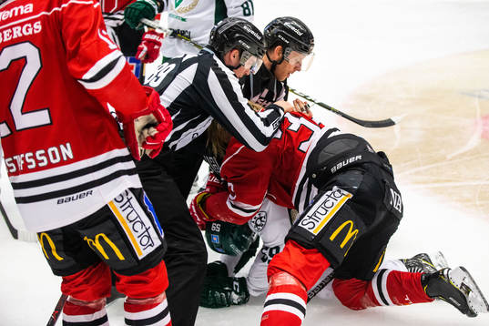 Färjestads Linus Johansson i bråk med Örebros