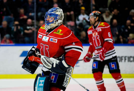 Örebros målvakt Jhonas Enroth deppar