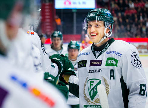 Färjestads Johan Ryno jublar vid 0-1