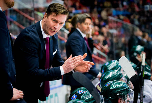 Färjestads tränare Johan Pennerborn jublar