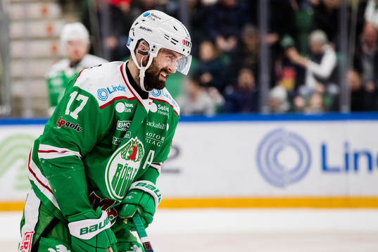 Rögles Taylor Matson grimaserar