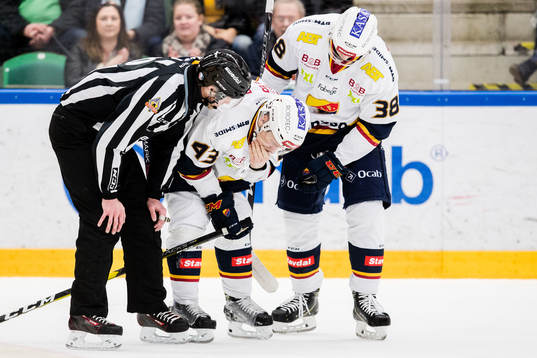 Djurgårdens Tom Nilsson grimaserar