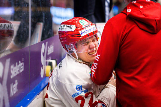 Timrås Emil Berglund får ont