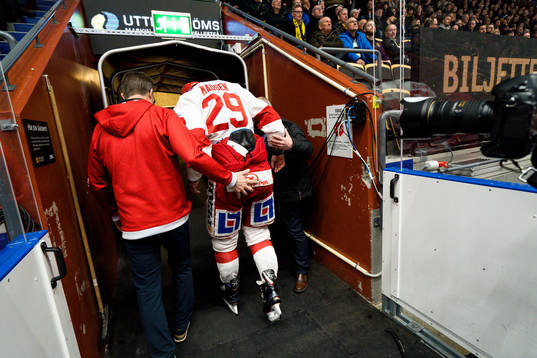 Timrås Morten Madsen utgår skadad