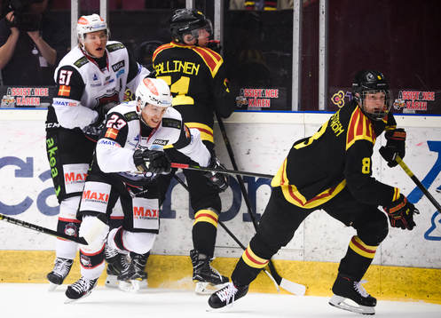 Malmö Redhawks Emil Sylvegård och Christoffer Forsberg i