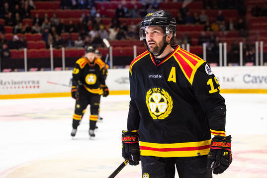Brynäs Simon Bertilsson jublar