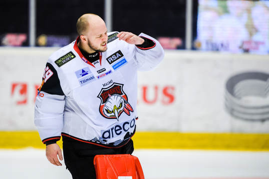 Malmö Redhawks målvakt Oscar Alsenfelt deppar