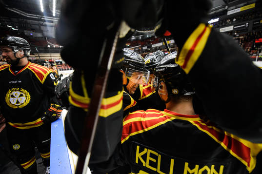 Brynäs Nicklas Danielsson jublar
