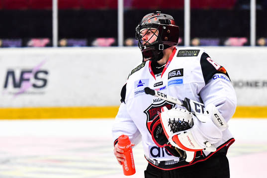 Malmö Redhawks målvakt Oscar Alsenfelt blir utbytt