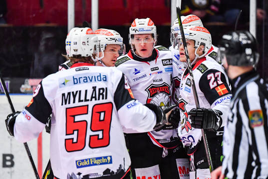 Malmö Redhawks Christoffer Forsberg jublar med lagkamrater