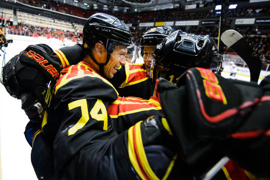 Brynäs Nicklas Danielsson jublar