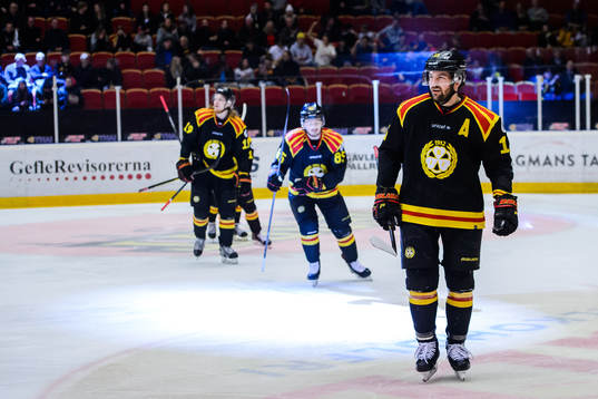 Brynäs Simon Bertilsson jublar