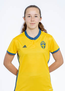 Athinna Persson Lundgren i F16/03-landslaget