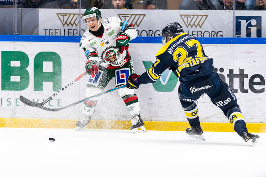 s David Gustafsson (rygg mot kameran)
