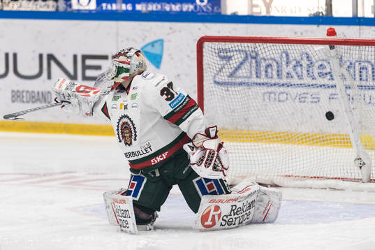 Frölundas målvakt Johan Gustafsson släpper in 1-0 från