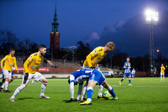 Falkenbergs Tibor Brink Joza och Per Karlsson mot IFK