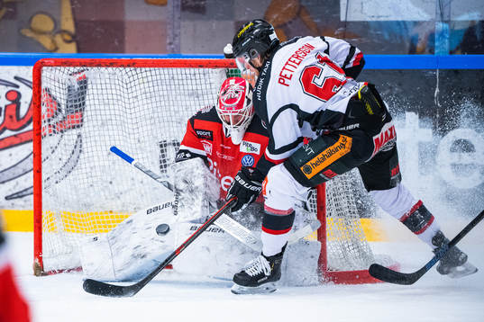 Piteås målvakt Joel Vännström och Hudiksvalls Alexander