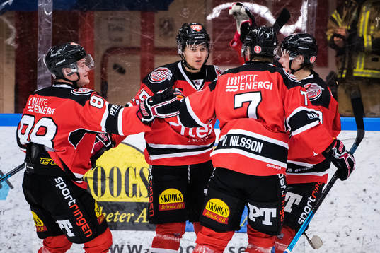 Piteås Erik Rainersson jublar