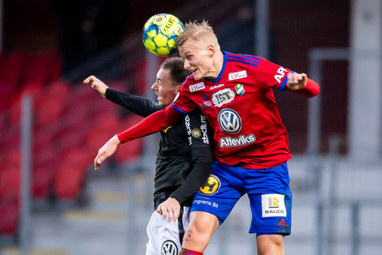 Östers Filip Örnblom nickar