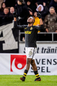 s Chinedu Ogbuke Obasi jublar