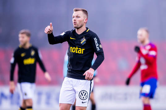 s Sebastian Larsson