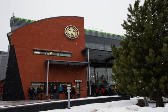 Exteriör av Gavlerinken Arena innan ishockeymatchen i SHL