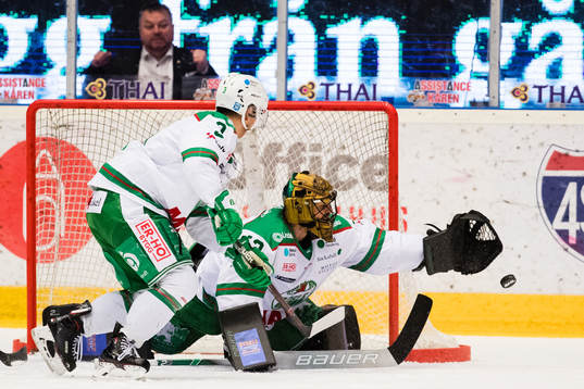 Rögles Daniel Bertov och målvakt Justin Pogge