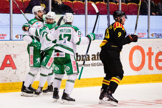 Brynäs Niclas Andersén (h) deppar och Rögles Mattias