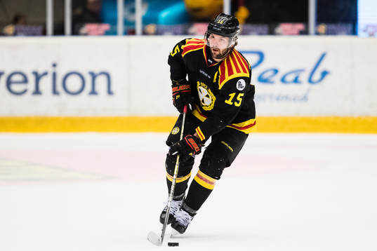 Brynäs Simon Bertilsson med pucken