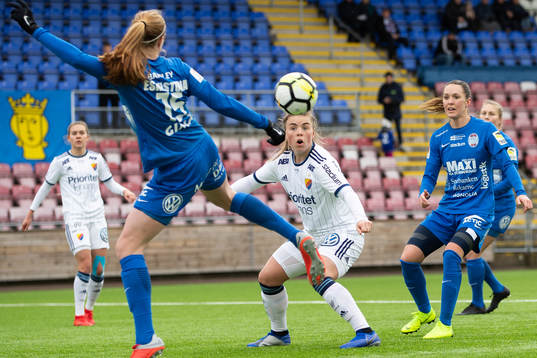 Djurgårdens Ingibjörg Sigurdadottir och Eskilstunas Vaila