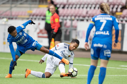 Djurgårdens Ogonna Chukwudi och Eskilstunas Ayinde Halimatu