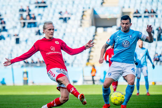 Kalmars Henrik Löfqvist mot Malmö FFs Behrang Safari