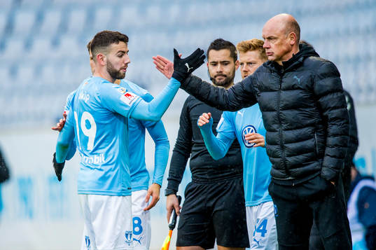 Malmö FFs tränare Uwe Rösler byter ut Erdal Rakip