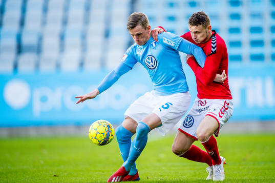 Malmö FFs Sören Rieks mot Kalmars Piotr Johansson