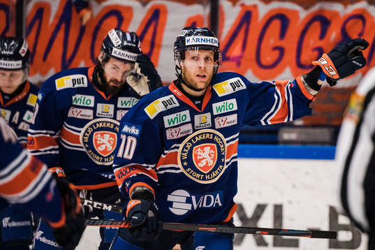 Växjös Kris Versteeg jublar