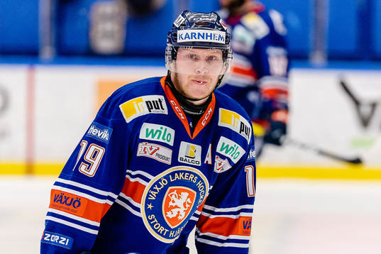 Växjös Tuomas Kiiskinen spottar