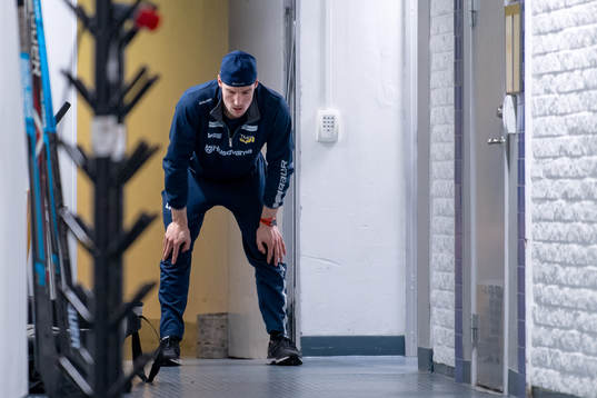 s David Gustafsson före ishockeymatchen i SHL mellan