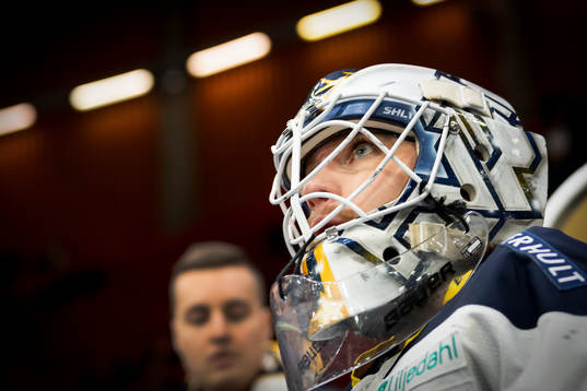 s målvakt Felix Sandström före ishockeymatchen i SHL
