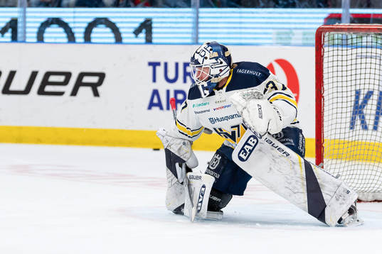 s målvakt Jonas Gunnarsson  före ishockeymatchen i SHL
