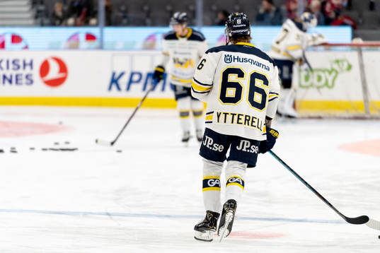 s Alexander Ytterell före ishockeymatchen i SHL mellan