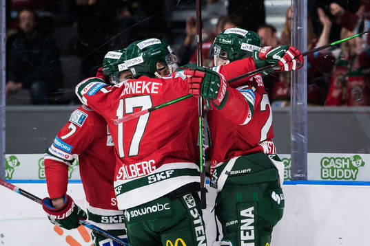 Frölundas Ponthus Westerholm jublar med lagkamrater