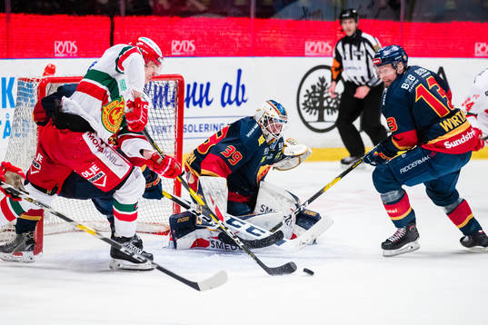 Moras Marek Daloga med en målchans framför Djurgårdens