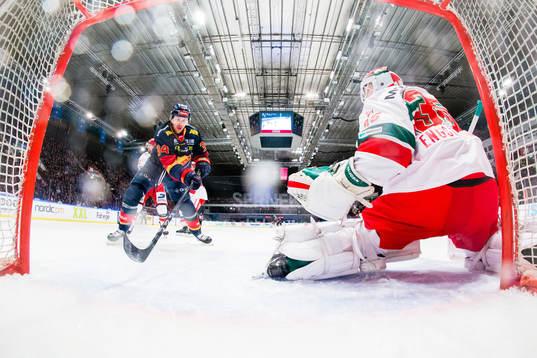 Djurgårdens Daniel Brodin med en målchans framför Moras